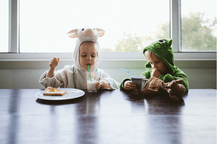 Jenny Rusby children eating breakfast