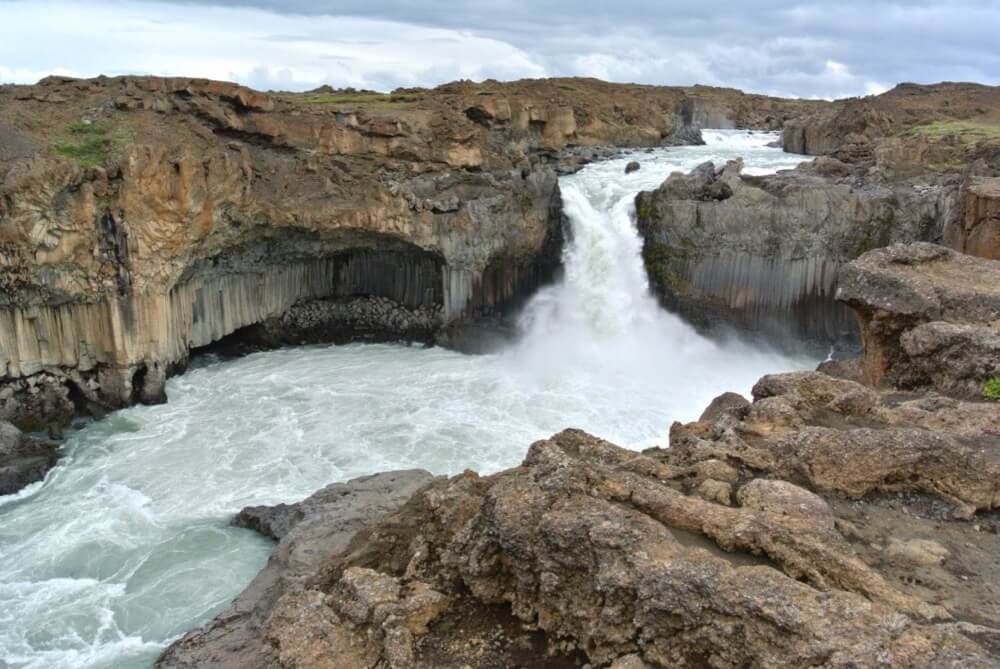 jaisril - Basaltic columns at Aldeyjarfoss in Iceland