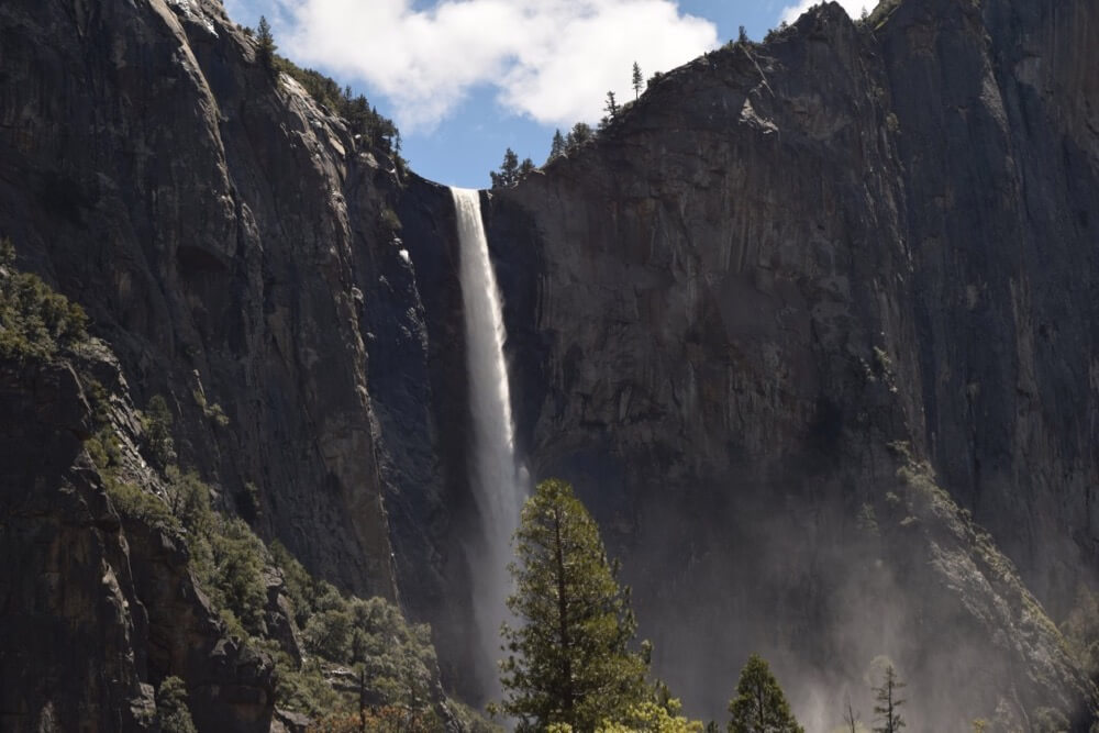 Екатериниа Владинакова - Waterfall at Yosemite National Park