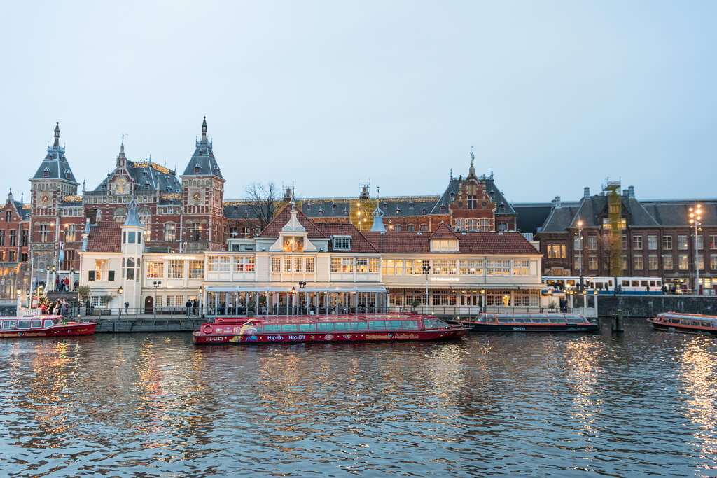 Falco Ermert - Bahnhof Amsterdam