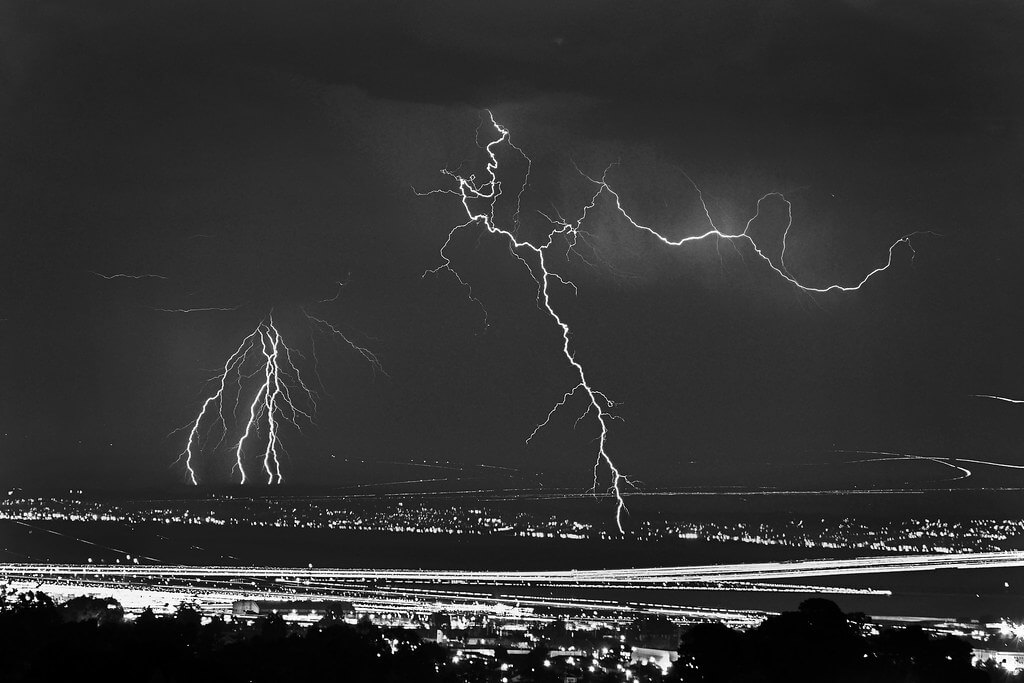 Tom Vela Chasing Light Photography - Lightning over SFO